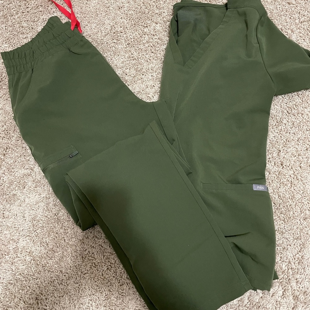Olive figs / size medium yolo pants and casma top